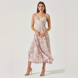 ASTR the Label Pleated Twist Bust Midi Dress in Lilac Yellow Floral